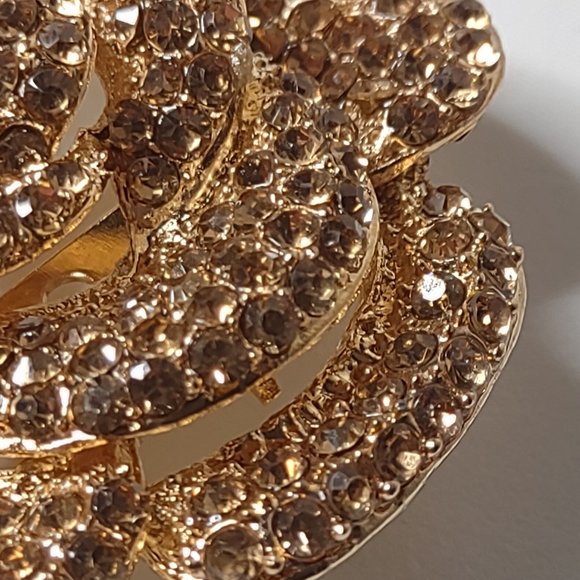 Heavy Metal Rhinestone Gold Tone Large Rose Brooch - Picture 6 of 13